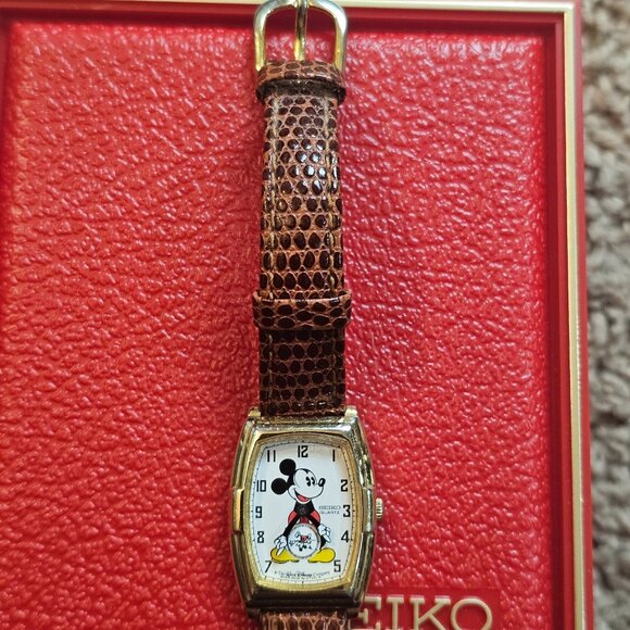 Vintage Seiko Mickey Mouse Watch 2K02-5009 Womens Gold Tone 60th Anniv with Box - Picture 6 of 11